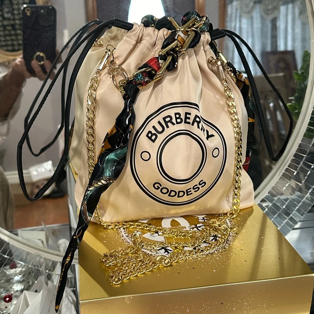 Burberry - Picture 3 of 12